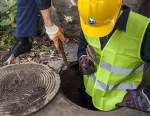 Carylon employee in manhole